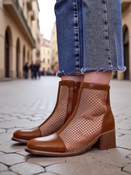 Cizme scurte Resti cu toc jos maro