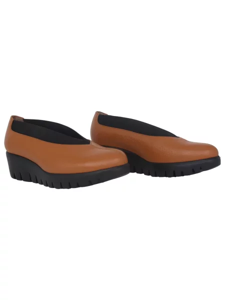 Lekkie loafersy Wonders brązowe