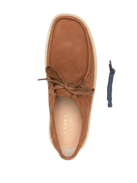 Μποτάκια Clarks Originals με κορδόνια με δαντέλα καφέ