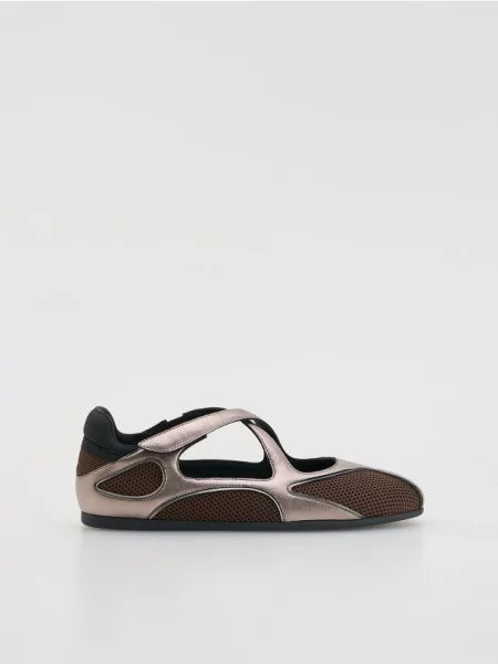 Лоферы Reserved с сеткой коричневые