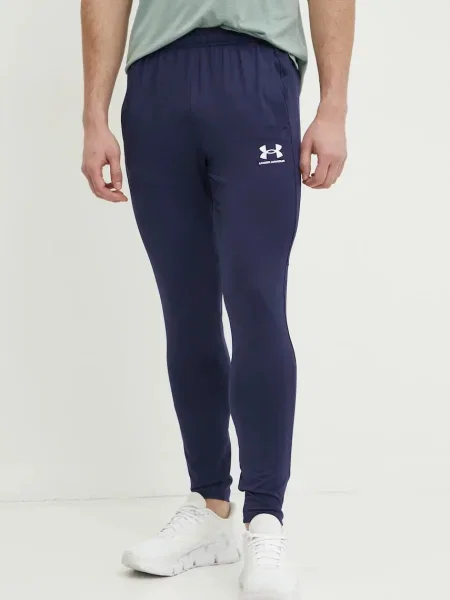 Панталон за трениране Under Armour Challenger с изчистен дизайн черно