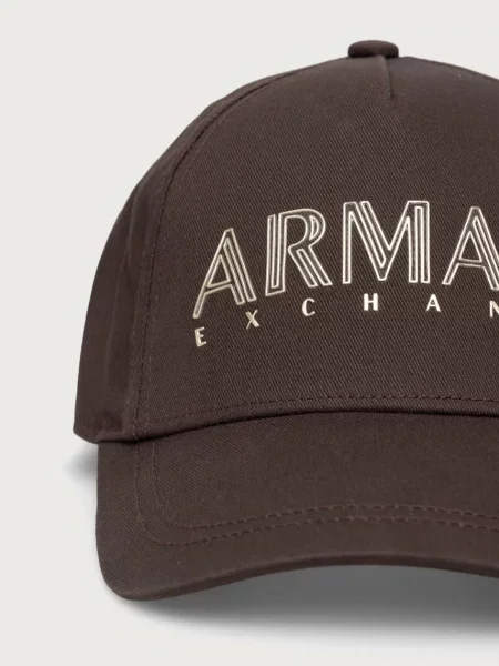 Armani Exchange șapcă de damă din alb