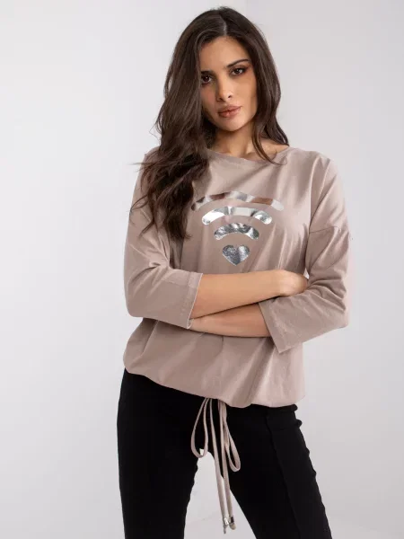 Bluză Fashionhunters cu imagine bej