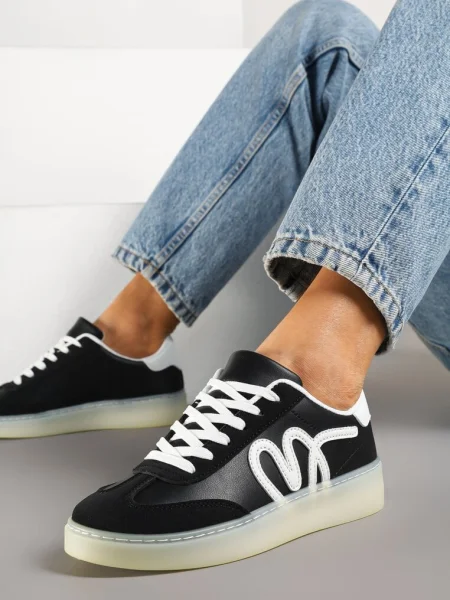 Sneakersy Kultowe Tenisówki Zdobione Abstrakcyjną Aplikacją Fendiva czarne