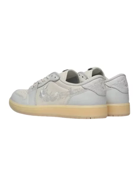 Kvetinové retro tenisky Nike biela