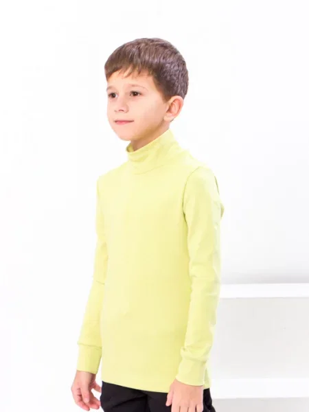 Гольф водолазка носи своє желтая