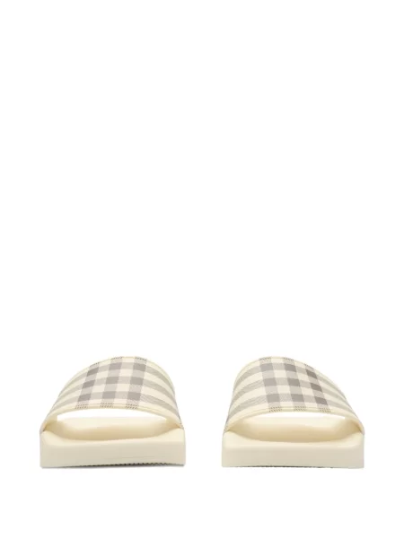 Papuci Burberry în carouri