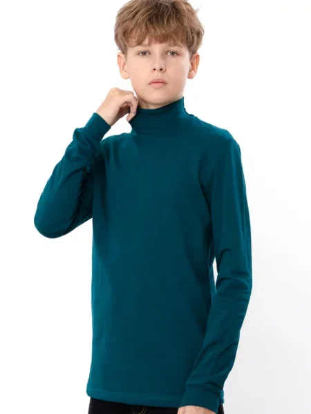 Гольф водолазка носи своє