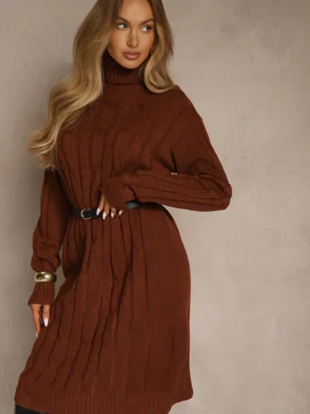 Jasnobrązowa Sukienka Sweterkowa z Golfem Wełną Bawełną i Ozdobnym Splotem Reilenea brązowa