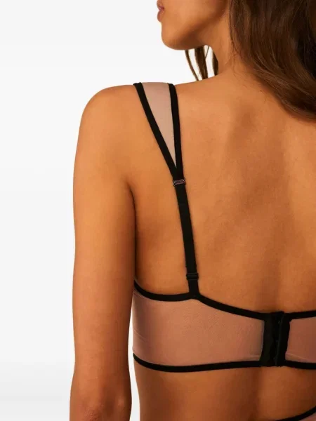 Sutien Undress Code