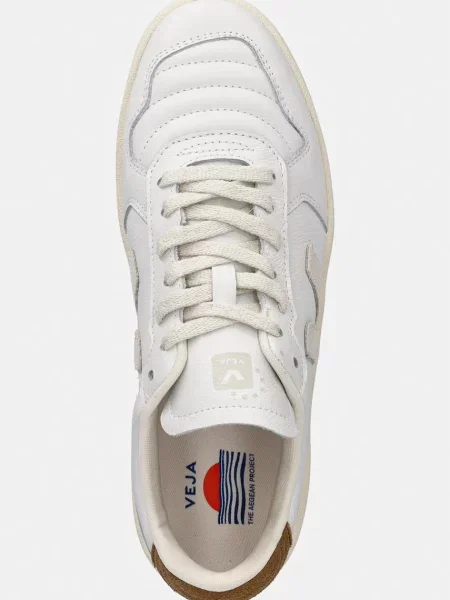 Кожаные кроссовки Veja