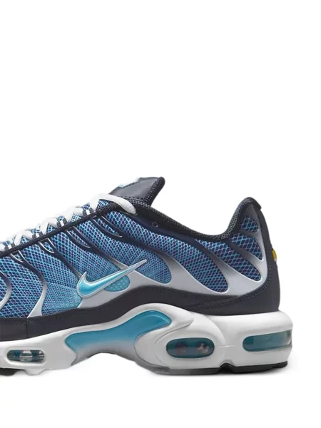Csipkés felső Nike autogrammal fekete