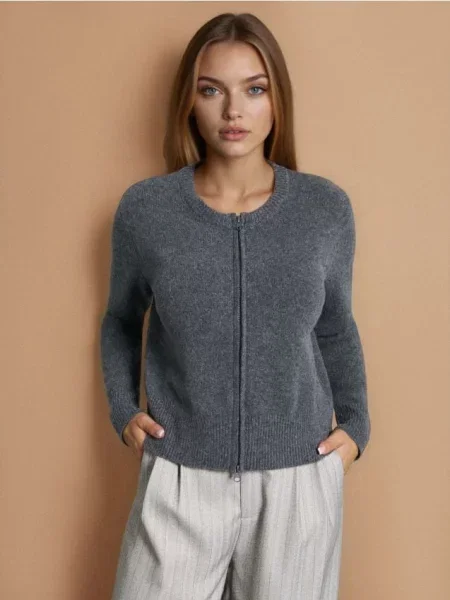 Светр на темно-сірий сірий