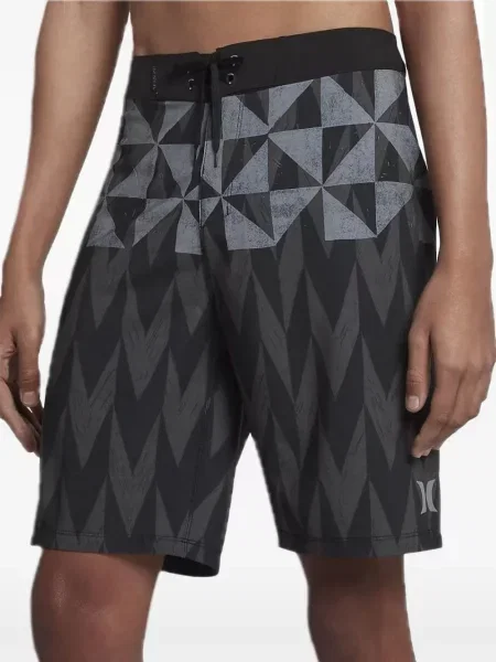 Pantaloni scurți Hurley cu imagine cu imprimeu geometric negru