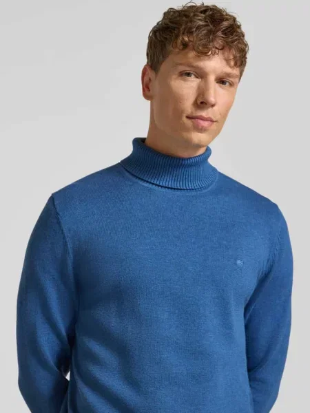 Sweter z dzianiny w kroju regular fit z mieszanki bawełny i wełny z golfem Christian Berg Men niebieski