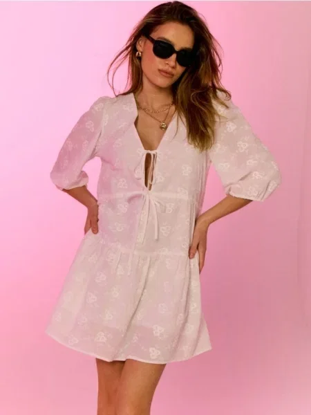 Міні сукня з вишитими квітами білий