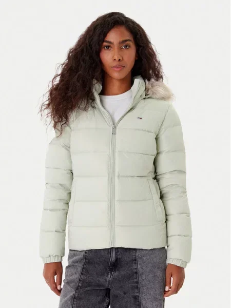 Kurtka puchowa o kroju shaped fit z wyhaftowanym logo Tommy Jeans zielona