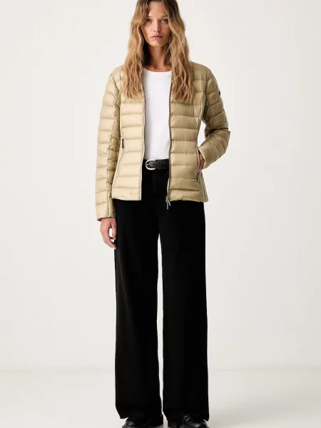 Armani Exchange geacă cu puf pentru femei bej