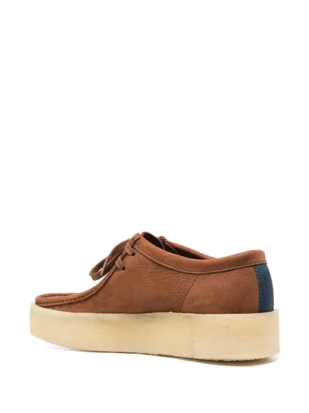 Μποτάκια Clarks Originals με κορδόνια με δαντέλα καφέ
