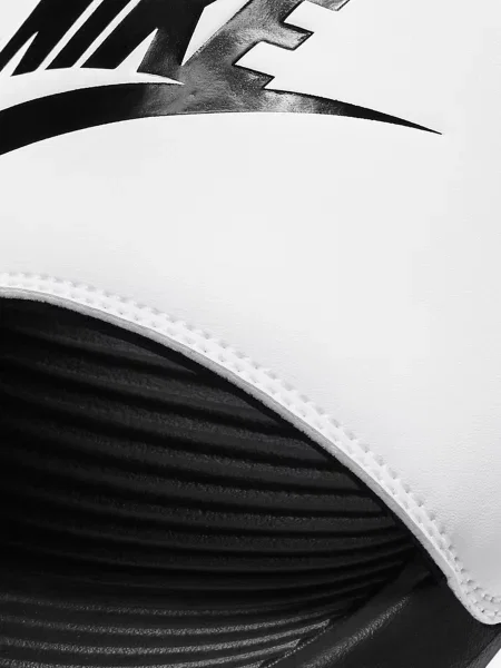 Шлепанцы Nike белые