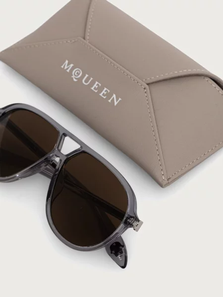 Солнцезащитные очки Alexander Mcqueen