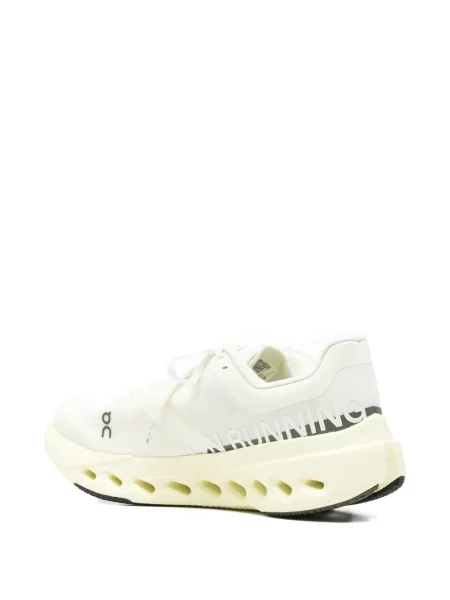Sneakerși On
