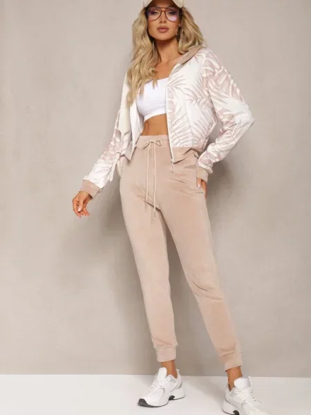 Ciemnobeżowy Welurowy Komplet Dresowy z Wzorzystą Bluzą z Kapturem i Joggerami Rouviana beżowy