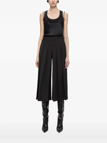 Top Nissa din satin negru