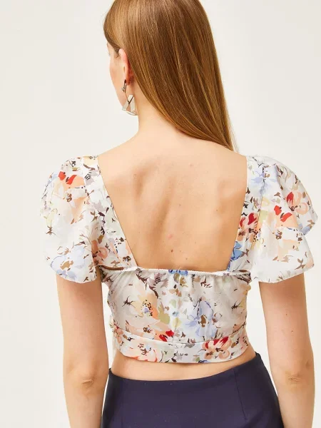 Cvjetna bluza s uzorkom Olalook od krep bež