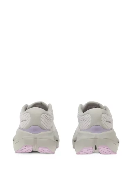 Sneakerși On