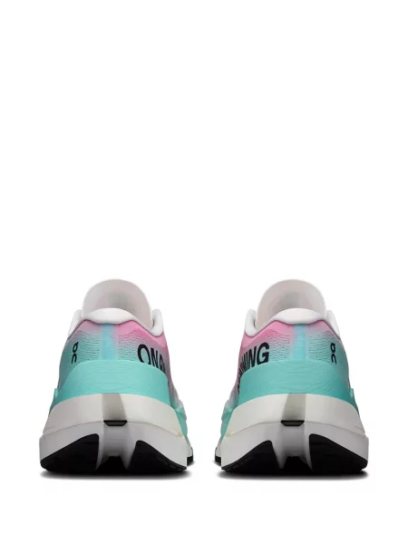 Sneakerși On alb