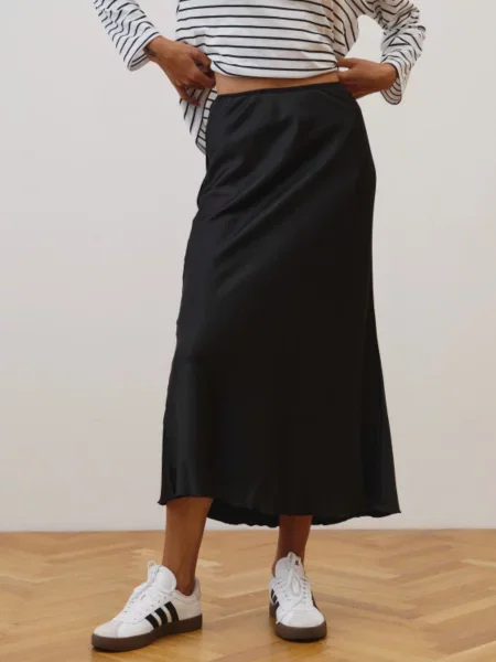 Атласная юбка миди Lilove черная