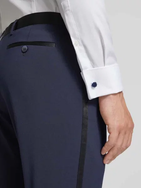 Spodnie do garnituru o kroju slim fit z z tyłu Mcneal
