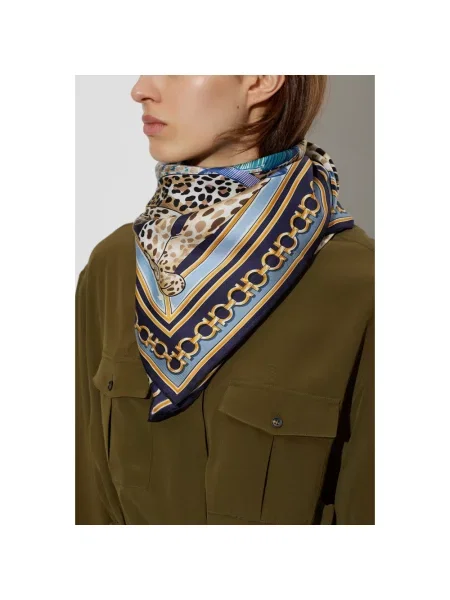 Chusta Ferragamo niebieska