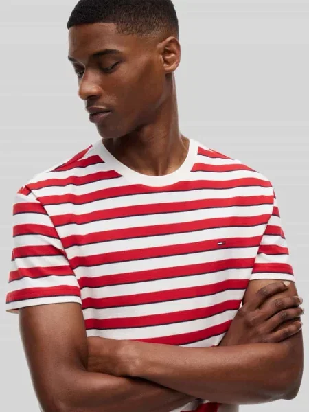 T-shirt o kroju regular fit z czystej bawełny Tommy Jeans czerwona