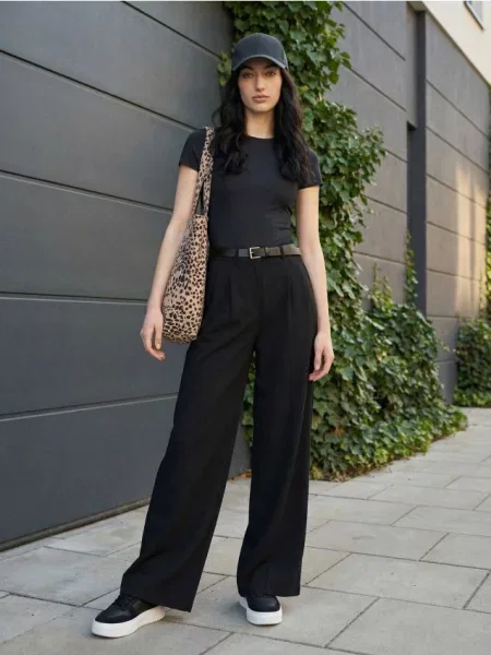 Однотонне базове боді з коротким рукавом чорний