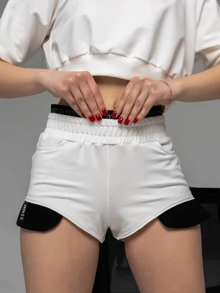 Женские шорты білі