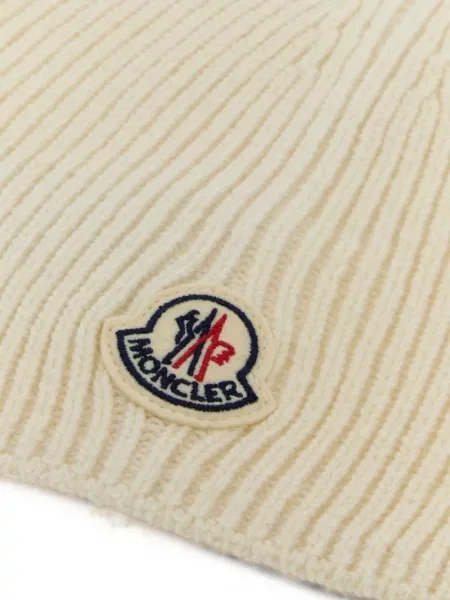 Căciulă Moncler tricotate cu autograf