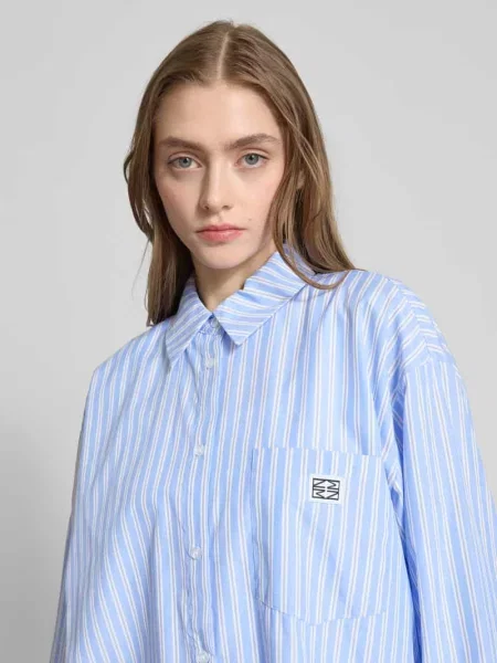 Bluzka koszulowa o kroju relaxed fit z kieszenią na piersi model ‘FRIDA’ Noisy May