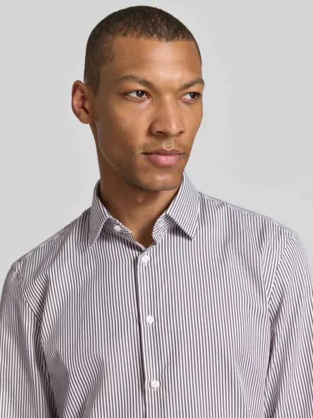Koszula o kroju slim fit biznes z kołnierzykiem typu kent Jake*s