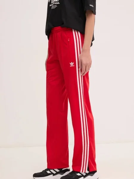 Анцуг Adidas с апликация червено