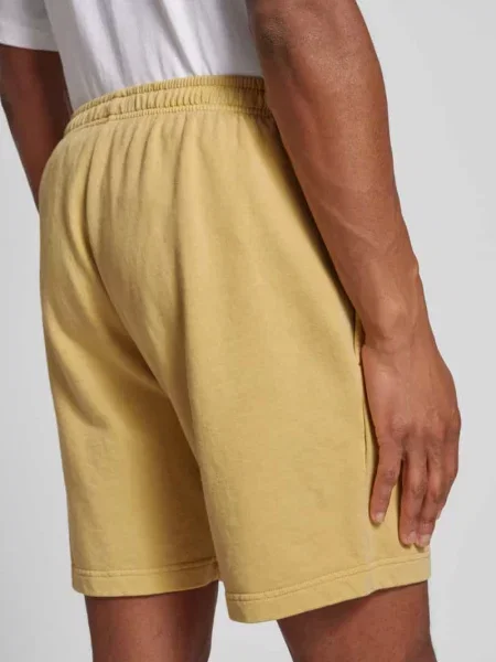 Szorty z dzianiny dresowej o kroju regular fit z detalem z logo Mazine żółte