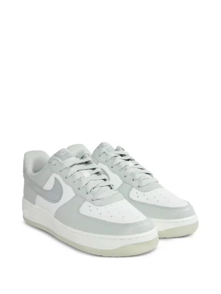 Iš natūralios odos retro stiliaus sportbačiai Nike Flyknit juoda