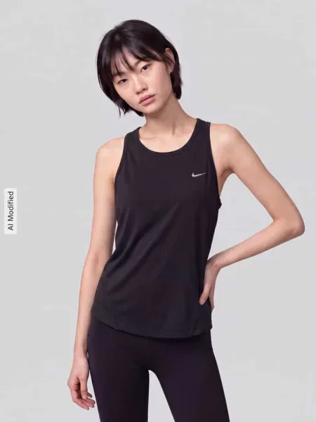 Top sportowy Nike Training z nadrukiem czarny