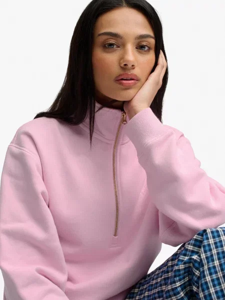 Superdry sweter półrozpinany z haftem Essential luźny fason – PINK LADY różowy