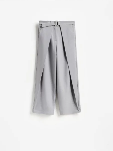 Reserved Pantaloni cu pliuri decorative deschis gri