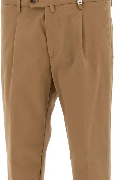 Pantaloni Myths plisate maro