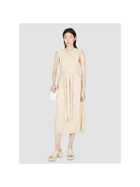 Dzianinowa sukienka midi Lemaire kopertowa garniturowa beżowa