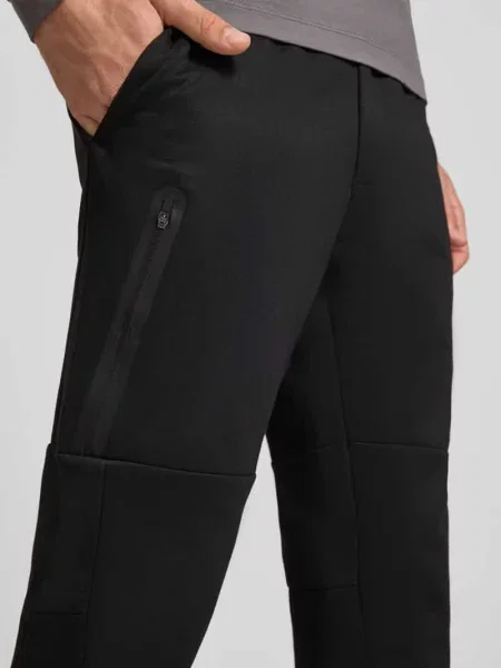 Spodnie dresowe z elastycznym pasem model GORDON FUSION' Jack & Jones czarne