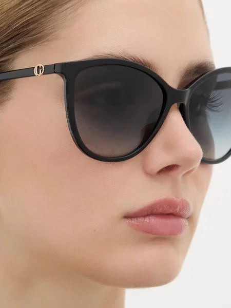 Солнцезащитные очки Guess
